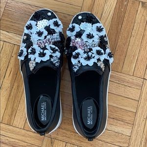 Michael kors size 6 shoe. Worn once